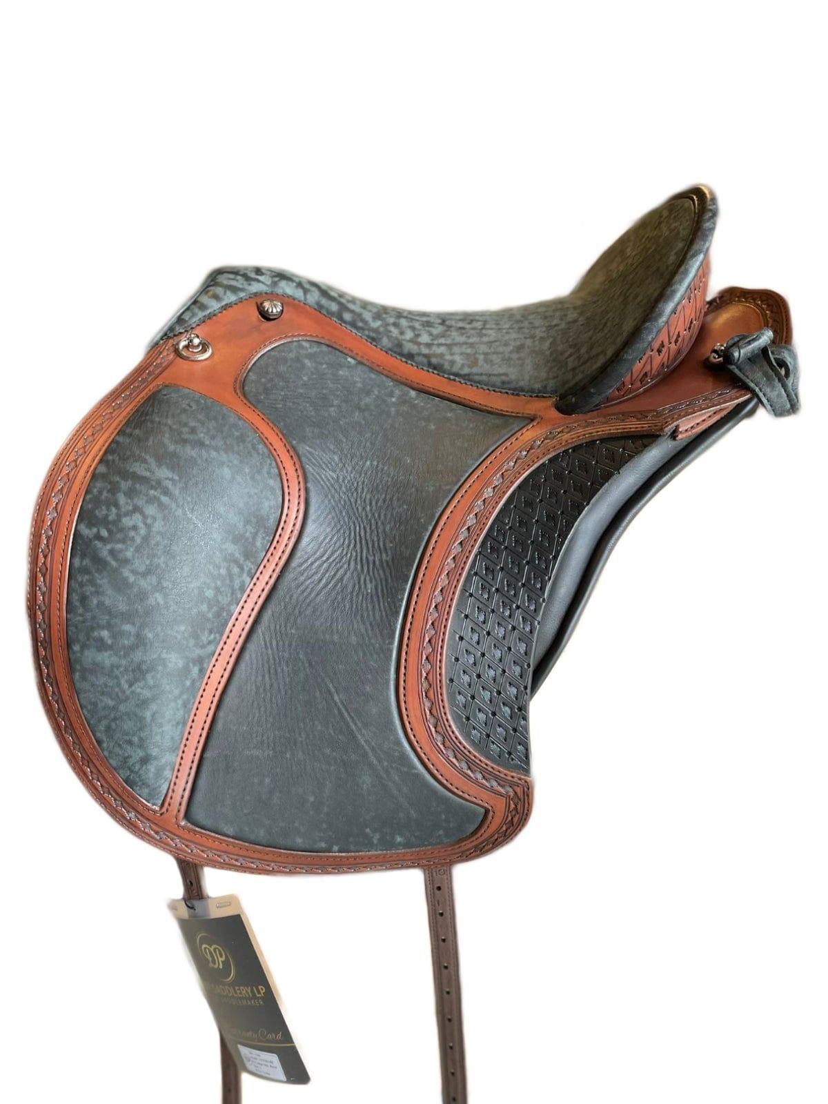 Limited edition / Kelly saddler Flag / Sublime Hermès Kelly 32 shoulder  strap saddle in white and red epsom leather, palladium silver metal trim  ref.257770 - Joli Closet
